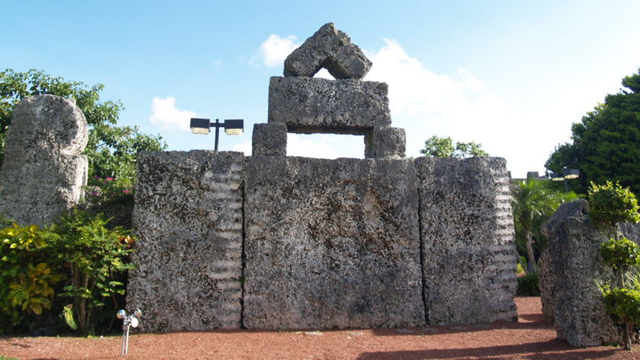 How One Man Created a 1,000 Ton Coral Castle in 1923
